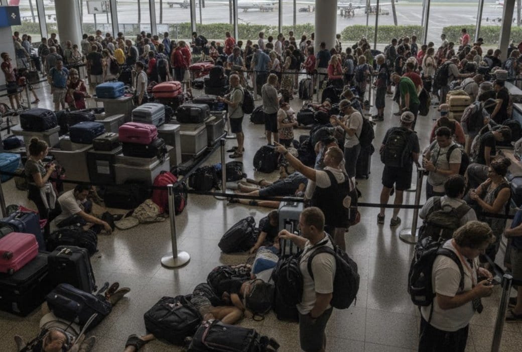 Хаос в аэропортах Ямайки: тысячи туристов застряли после урагана «Мелисса»