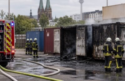 Нюрнберг происшествия: Нюрнберг: Feuerwehr тушила два горевших Schiffscontainer, полиция просит свидетелей