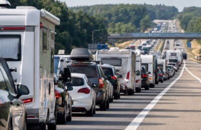 транспорт Германии: Транспорт Германии: аварии и отпускной поток усиливают пробки на автобанах