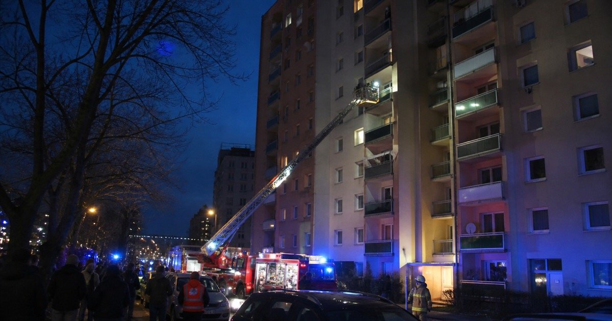 Пожар в жилой высотке в Берлине во Фридрихсхайне Пожар в жилой высотке в Берлине во Фридрихсхайне