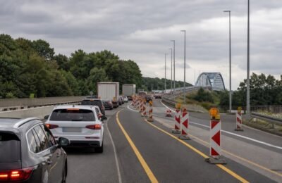 Пробка перед мостом на A52 в сторону Эссена