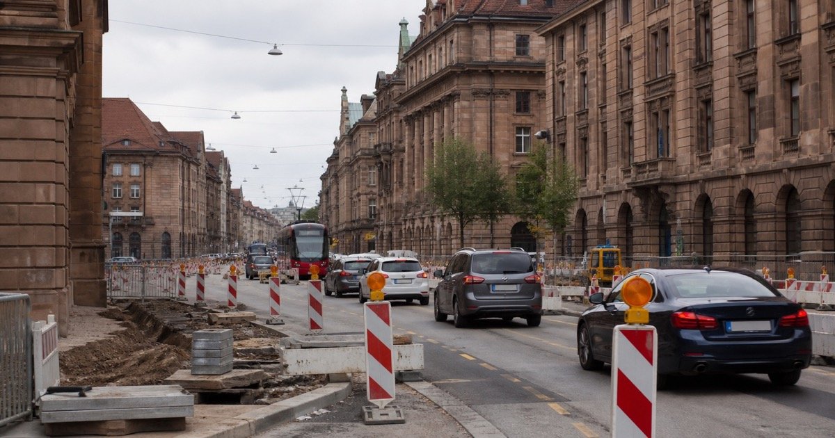 Работы на улице Maximilianstraße в Нюрнберге Работы на улице Maximilianstraße в Нюрнберге