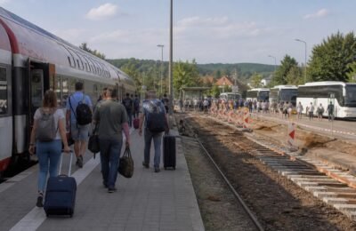 Пассажиры Deutsche Bahn и замена поездов автобусами на линии Augsburg - Ulm
