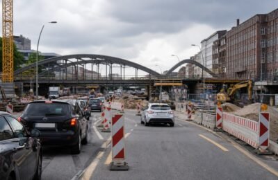 Стройка у Sternbrücke в Гамбурге и плотный объездной трафик