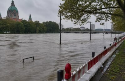 Высокая вода на Лайне в Ганновере у городской набережной