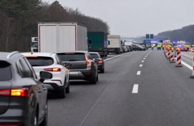 Пробка и перекрытие автобана A1 после аварий в Германии