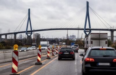 Пробка и дорожные работы на A1 у Süderelbbrücke в Гамбурге