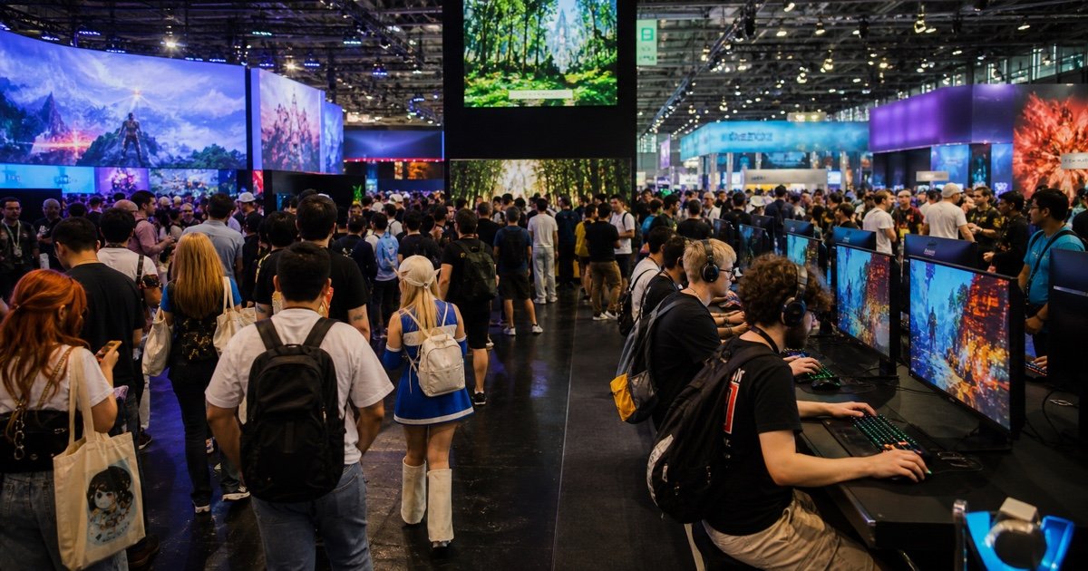 Посетители игровой выставки Gamescom в Кёльне Посетители игровой выставки Gamescom в Кёльне