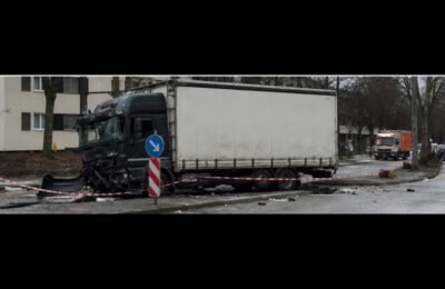 Мюнхен: Мюнхен: Klein-Lkw оставил поле обломков после серьезной аварии в Neuperlach