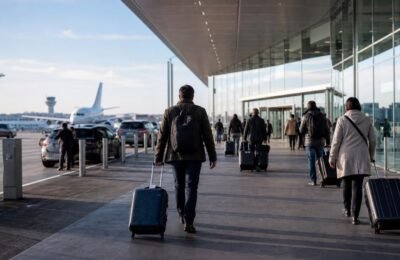 Дюссельдорф: пассажиры ждут рейс в аэропорту
