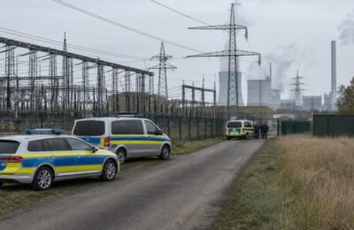 Полиция у подстанции в Bergheim после отключения энергоблоков